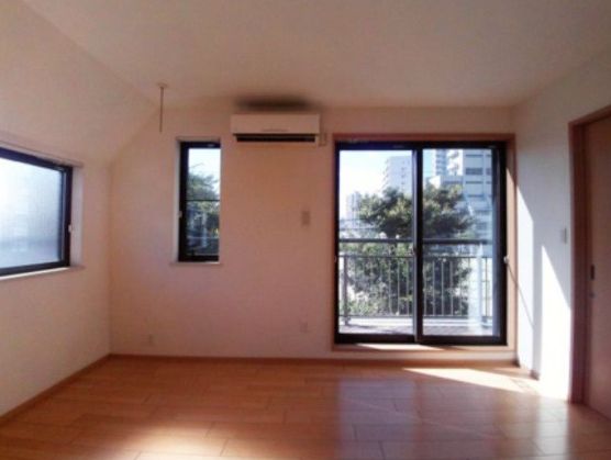 その他部屋・スペース　広くて明るい寝室