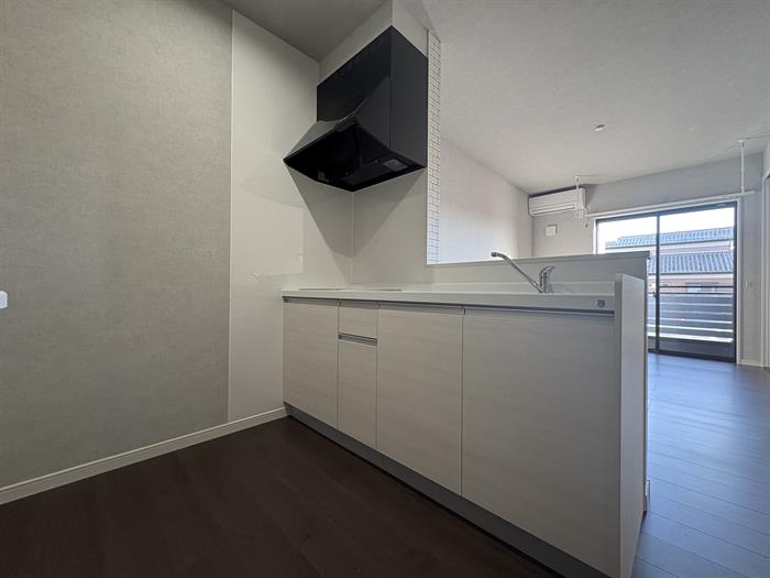 キッチン　収納豊富の一人暮らしに便利なキッチン