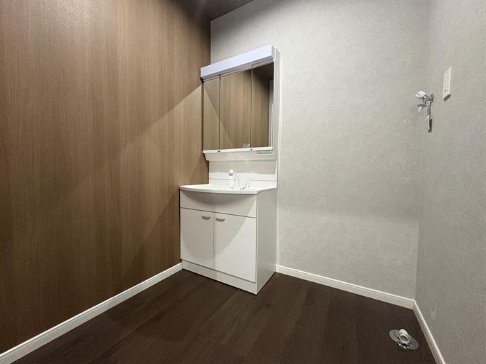 洗面設備　広々とした洗面所です。