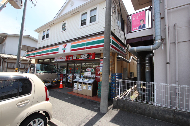 コンビニ　セブンイレブン横須賀大津町店（コンビニ）まで570m