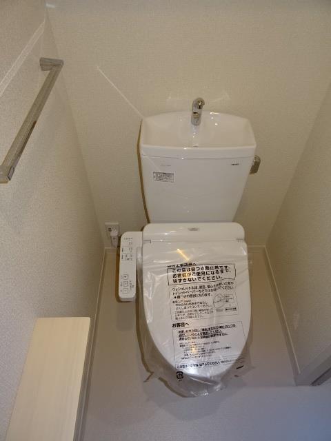 トイレ　イメージ写真（別部屋の写真です）