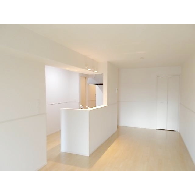 居室・リビング　ご家族みんながゆったりくつろげる広々リビ