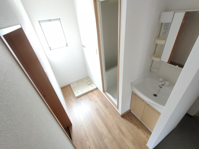 洗面設備　スペースが確保できる洗面所です