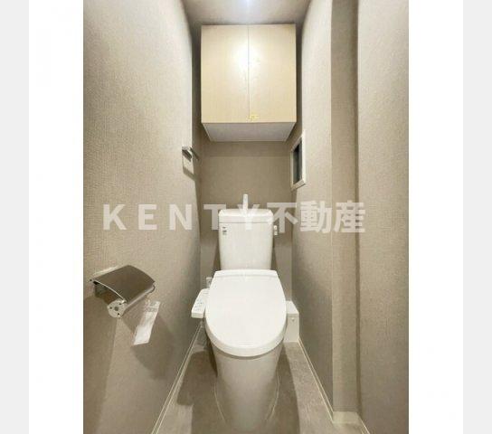 トイレ　落ち着いた色調のトイレです