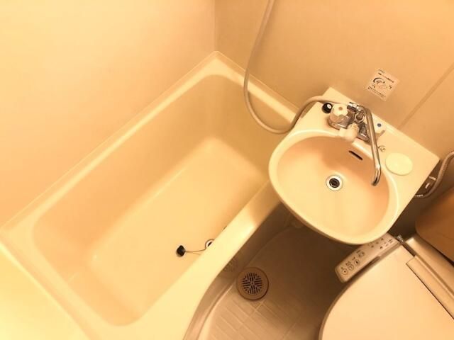 バス・シャワールーム　ゆったり過ごせるお風呂です