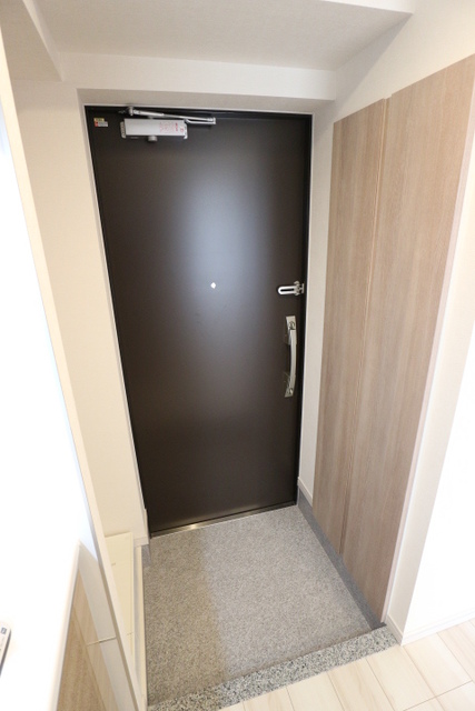 玄関　※写真は他号室です