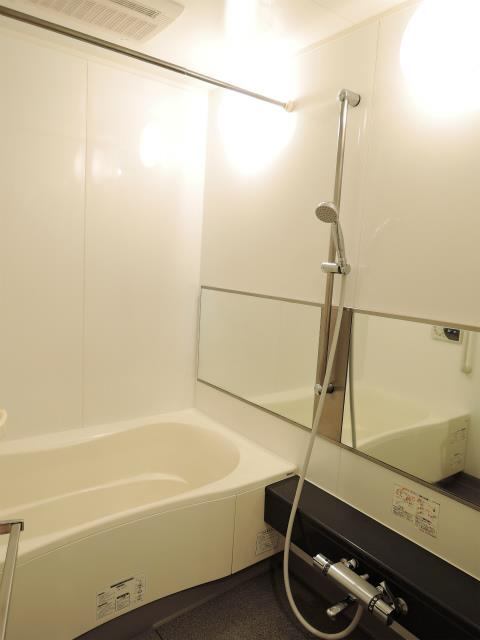 バス・シャワールーム　浴室乾燥機付き