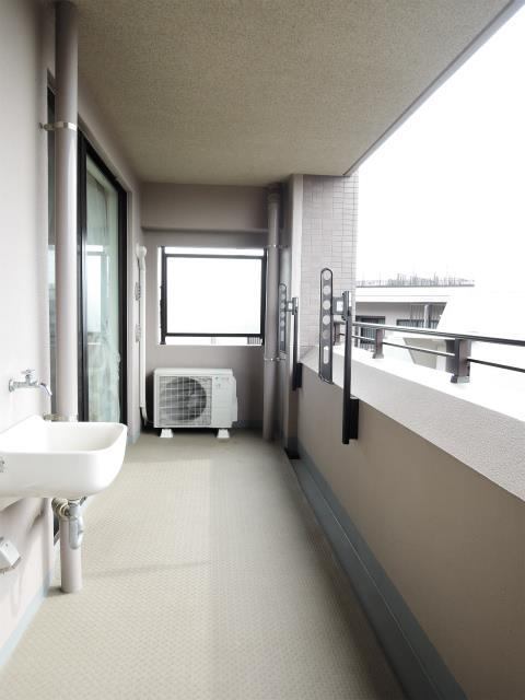 バルコニー　角部屋です