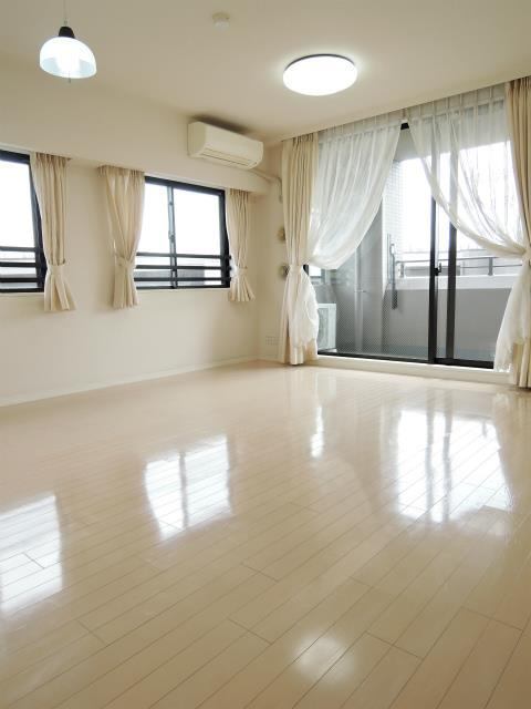 居室・リビング　全居室フローリングです