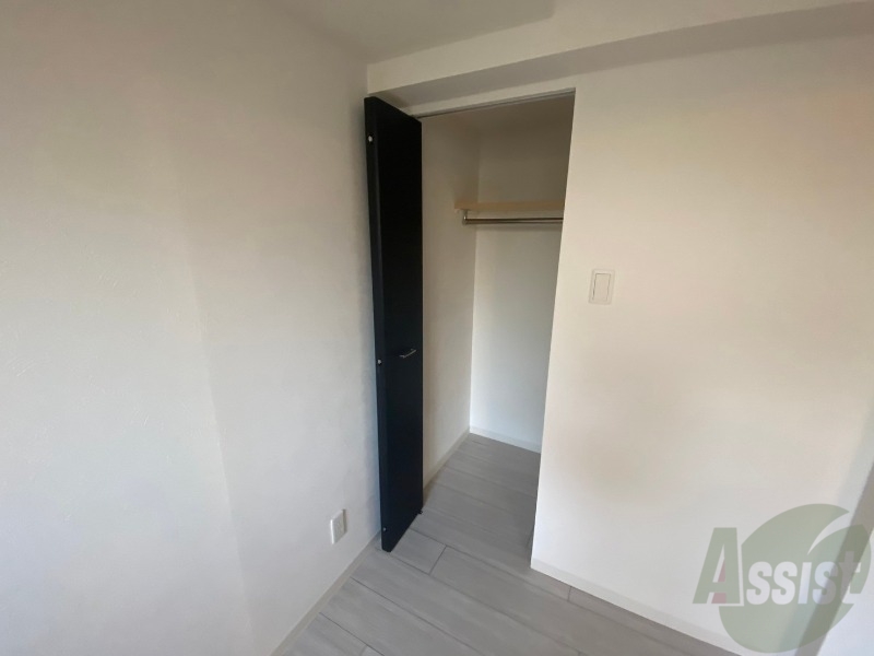 収納　クローゼットは奥行きもあり、荷物が多い方でも安心です。