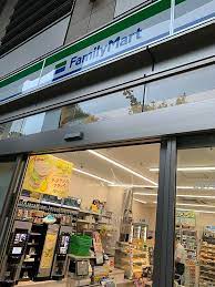 コンビニ　ファミリーマート港区白金プラザ店（コンビニ）まで11m