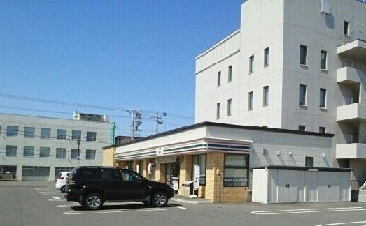 コンビニ　セブンイレブン滝新通店（コンビニ）まで400m