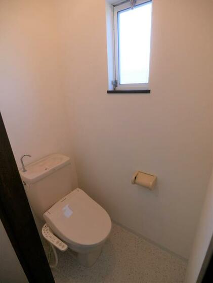 トイレ　温水洗浄便座付きトイレ