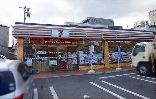 コンビニ　セブンイレブン（コンビニ）まで550m