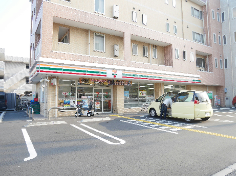 コンビニ　セブンイレブン 足立花畑1丁目店（コンビニ）まで242m