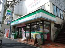 コンビニ　ファミリーマート 中野坂上ハーモニー店（コンビニ）まで243m