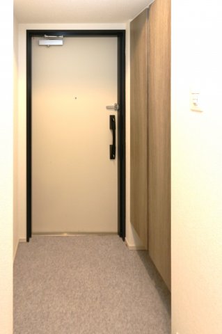 玄関　参考写真（同物件別部屋）