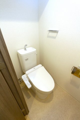 トイレ　参考写真（同物件別部屋）