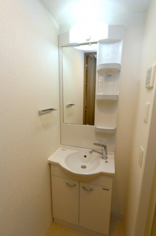 洗面設備　参考写真（同物件別部屋）
