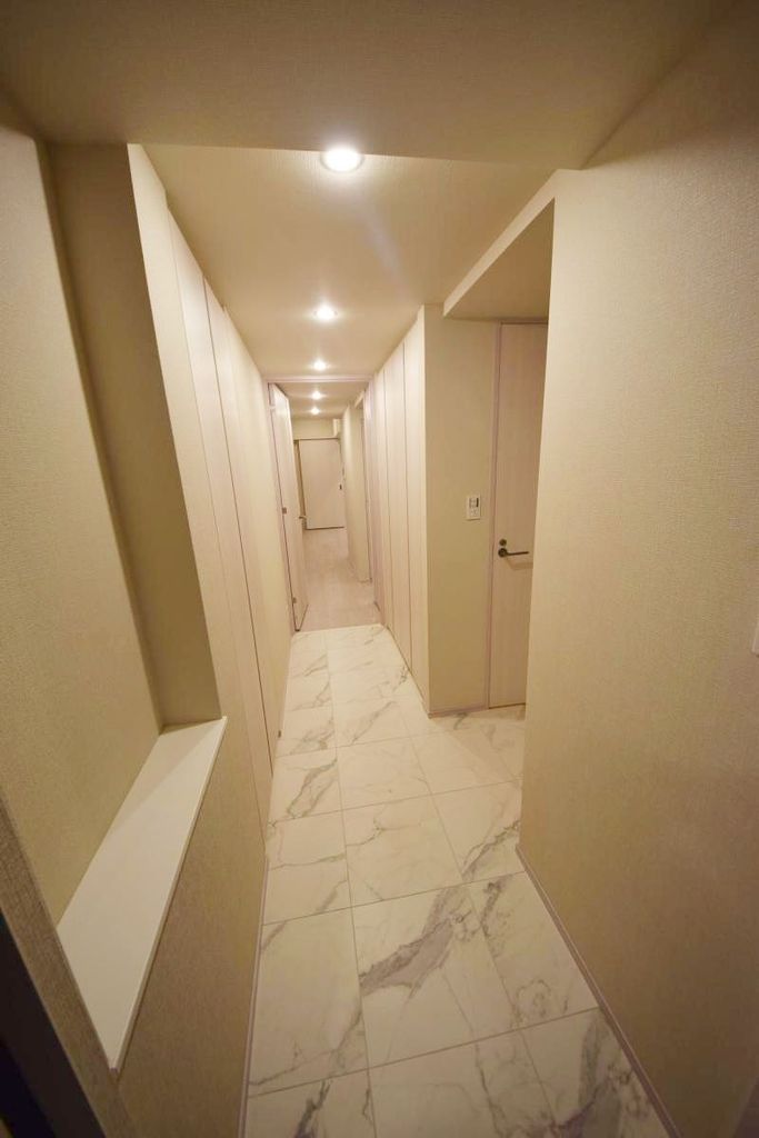 玄関　写真は同タイプ住居です。