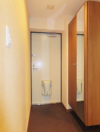 玄関　102号室の写真です