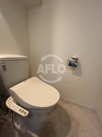 トイレ　セレニテ新大阪弐番館　トイレ