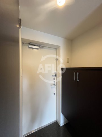 玄関　セレニテ新大阪弐番館　玄関