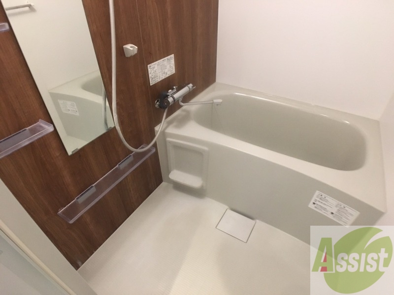 バス・シャワールーム　ユニットバスです。疲れを癒すのに欠かせませんね！