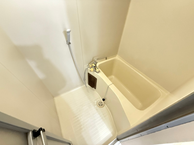バス・シャワールーム　清潔感のある浴室
