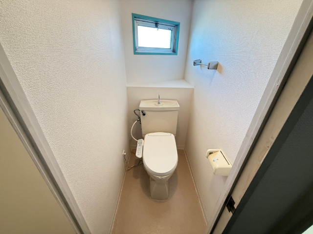 トイレ　温水洗浄便座はサービス品です