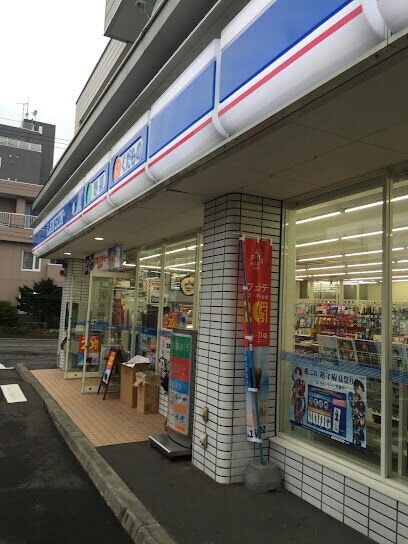 コンビニ　ローソン札幌旭町五丁目店（コンビニ）まで427m