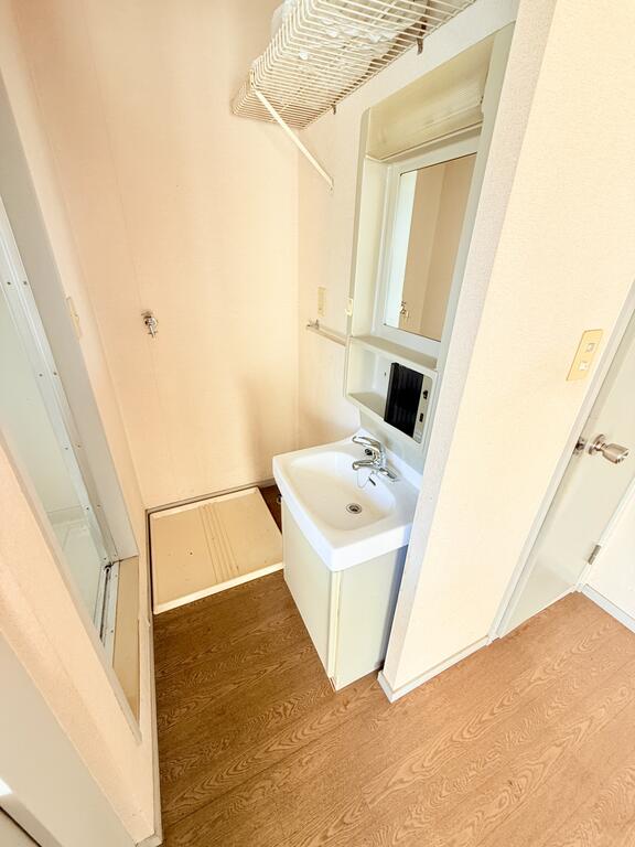 洗面設備　室内洗濯機置き場ございます。