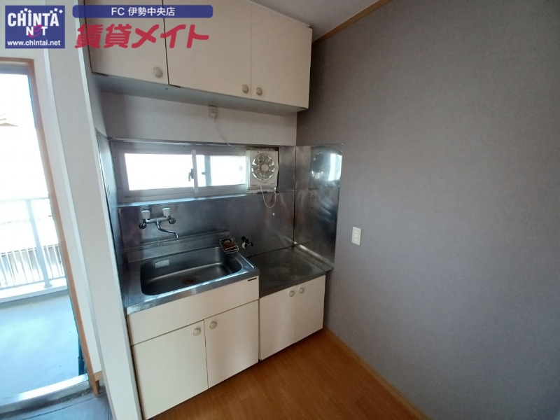 キッチン　同物件別部屋写真