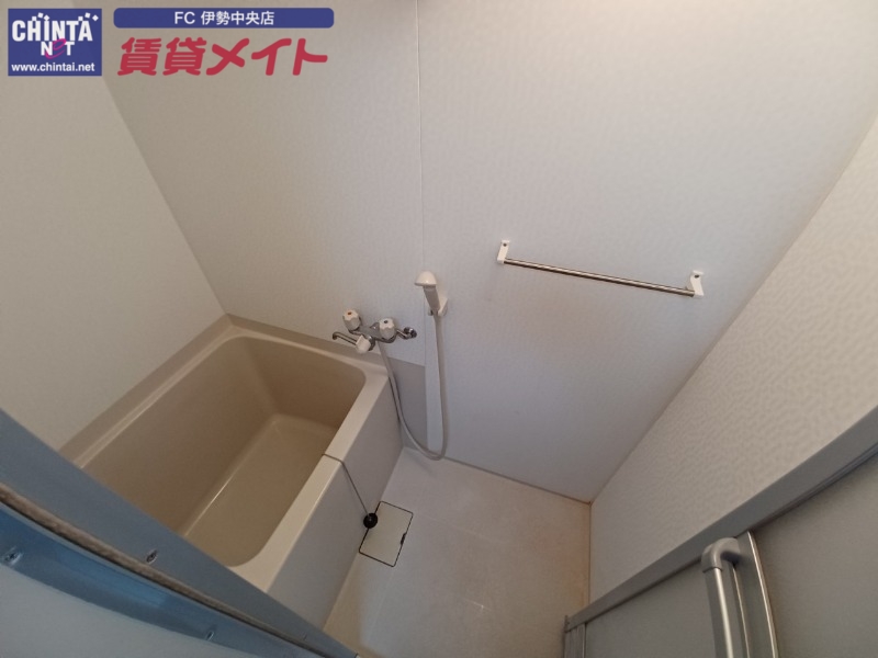 バス・シャワールーム　同物件別部屋写真