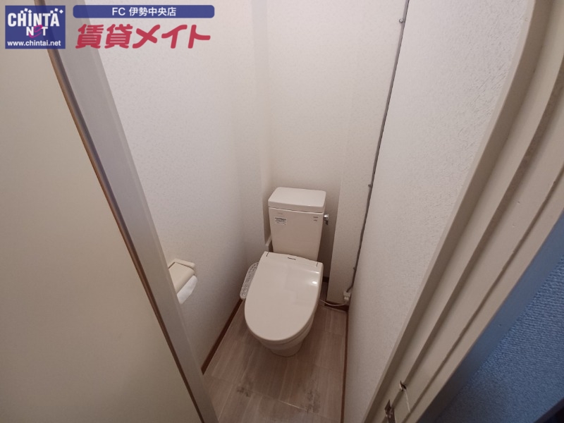 トイレ　同物件別部屋写真