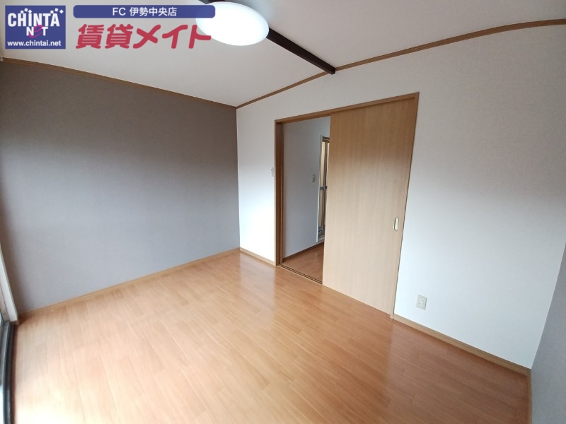 居室・リビング　同物件別部屋写真