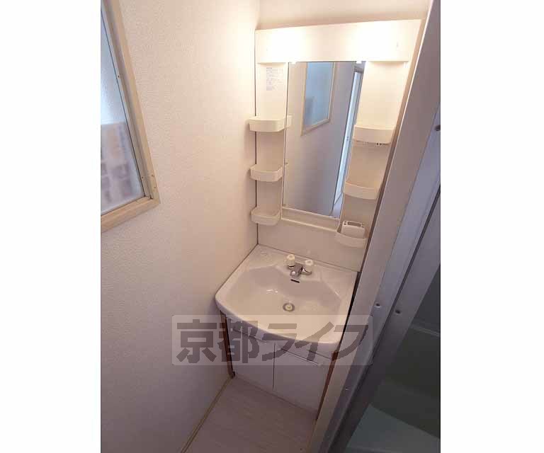 洗面設備　独立洗面台付です。