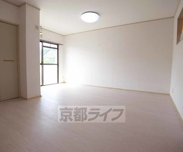 居室・リビング　広々としたお部屋ですね。