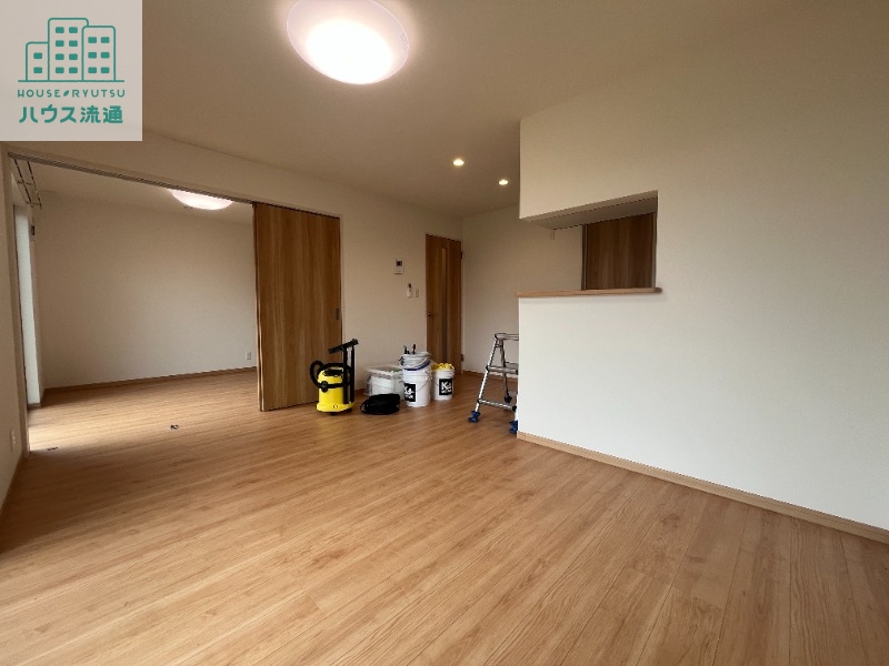 居室・リビング　※同タイプ別号室のお写真です