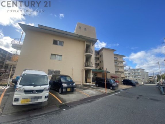 建物外観　敷地内に駐車場あり！