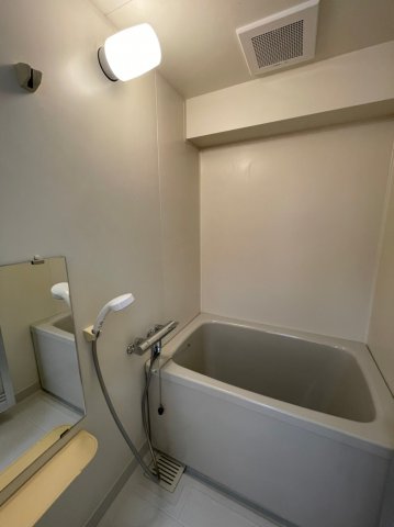バス・シャワールーム　コンパクトで使いやすいお風呂です