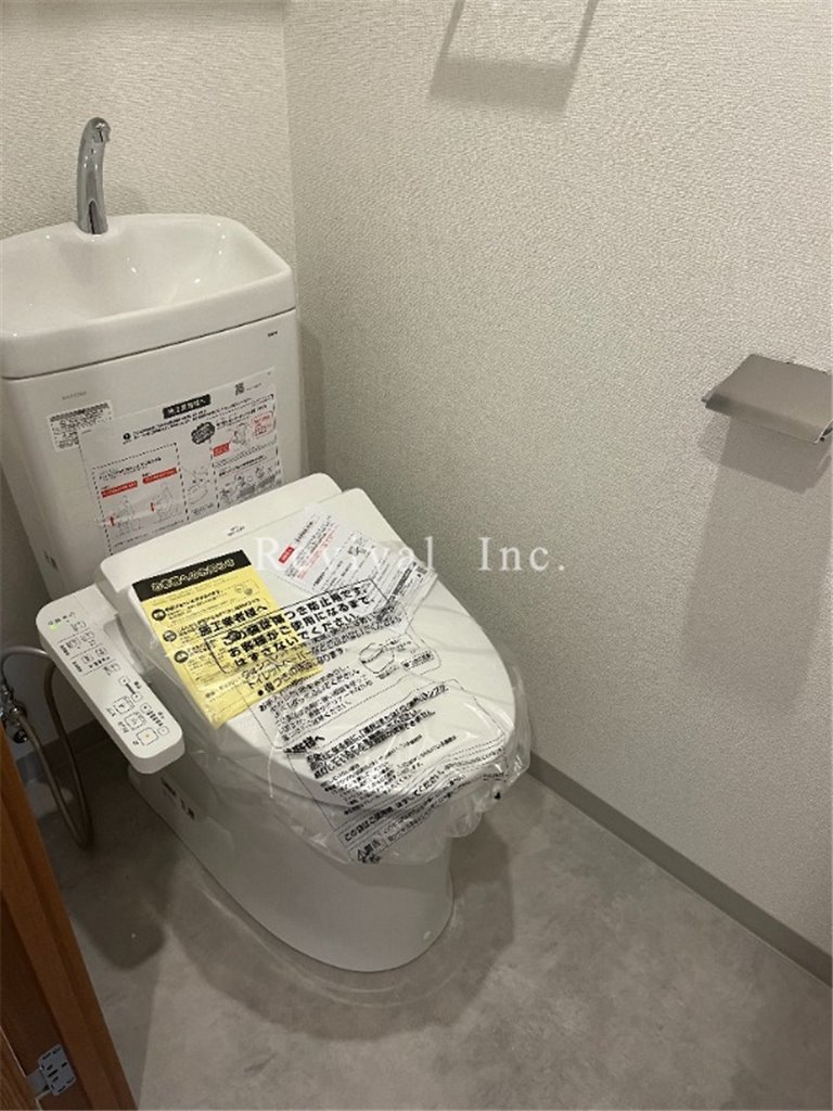 トイレ　シャワートイレ完備でございます