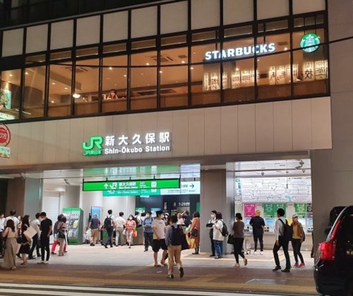 飲食店　スターバックスコーヒー 新大久保駅店（飲食店）まで1701m