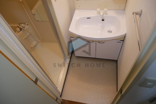 洗面設備　独立洗面台、朝の身支度には欠かせません