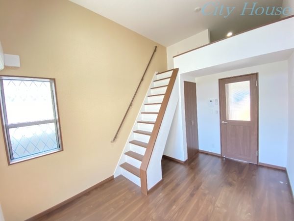 居室・リビング　ロフト付きのお部屋です。