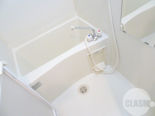 バス・シャワールーム　キレイにリフォームされています♪