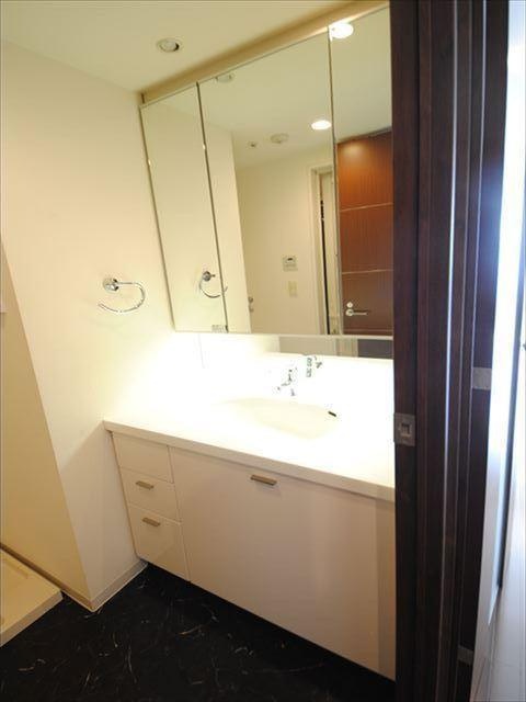 洗面設備　■室内参考写真