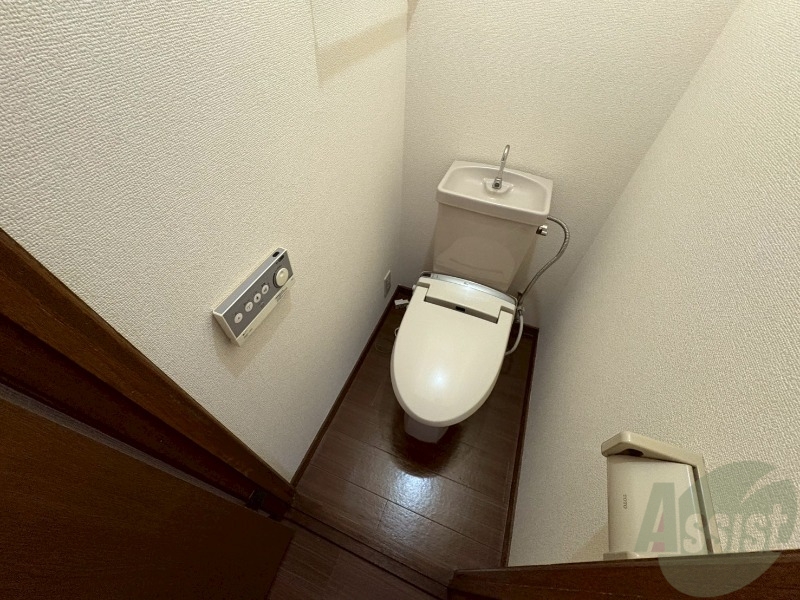 トイレ　シャワートイレになっているので快適です！