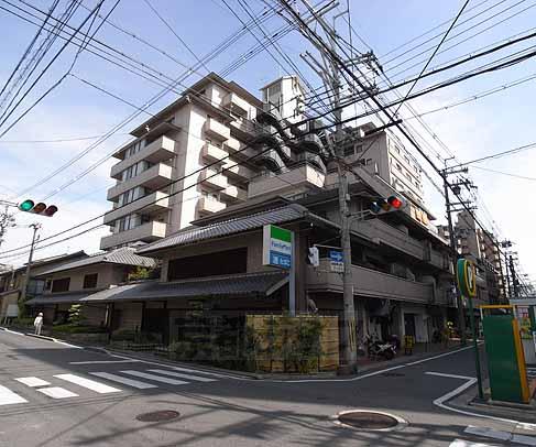 建物外観　１階はコンビニ！便利ですよ！