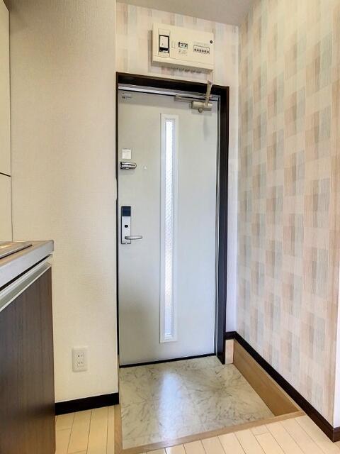 玄関　102号室参照?